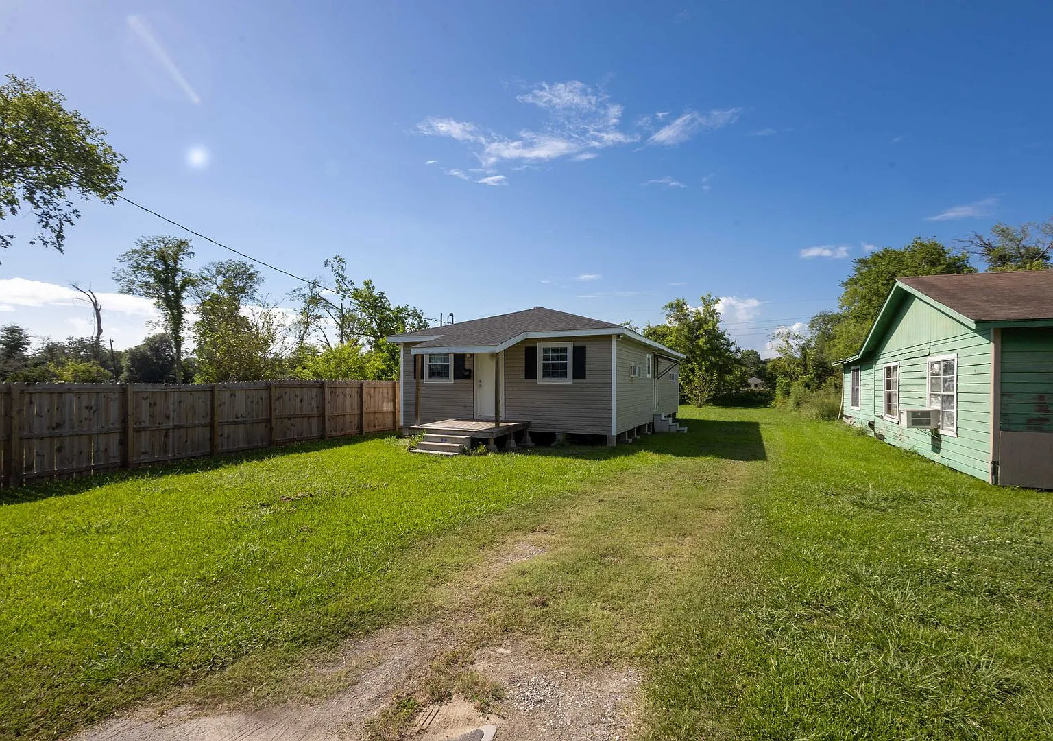 Cute 2 Bed / 1 bath home in Beaumont! Move in ready! — Photo 1