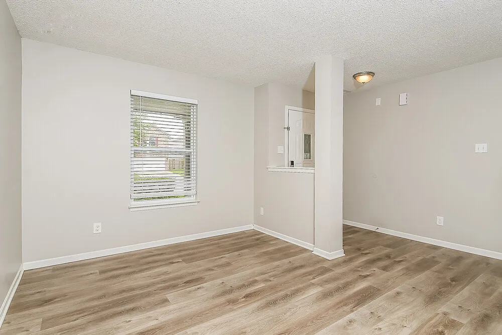3 bed, 2.5 bath, 2202 sqft, $1,995 — Photo 4