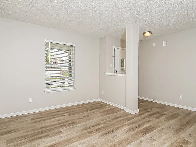 8943 Browns Valley Ln — Photo 4