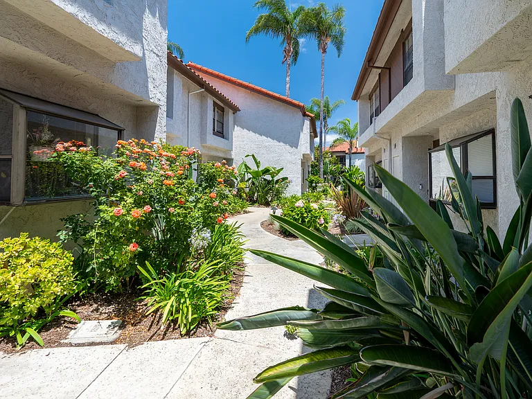 356 Molokai Dr — Photo 2