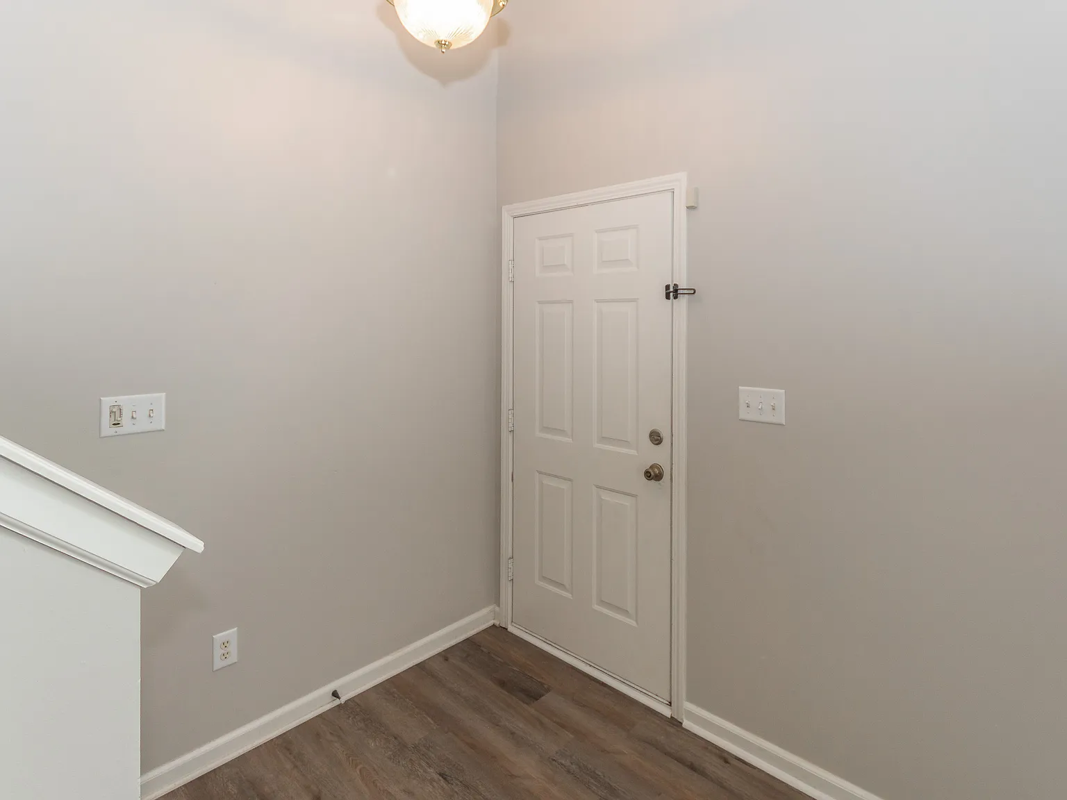 3 bed, 3.0 bath, 1640 sqft, $1,275 — Photo 3