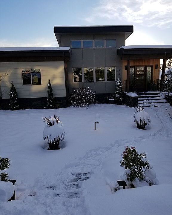 2nd image of 551 14th Ave W
