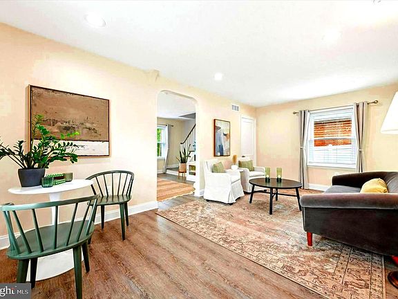 4th image of 726 W Brookhaven Rd