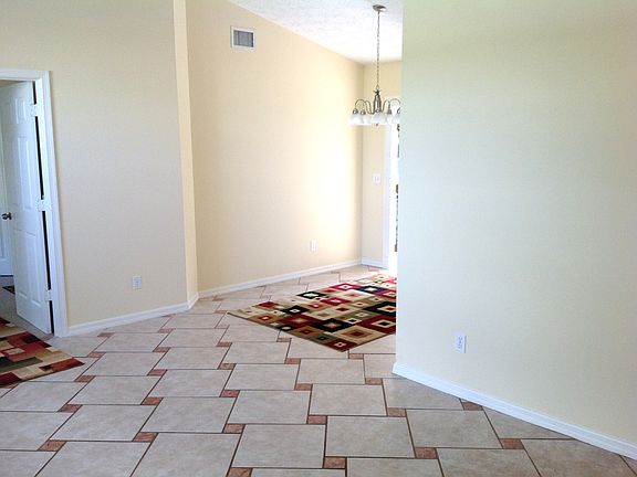 5th image of 142 SW South Wakefield Cir