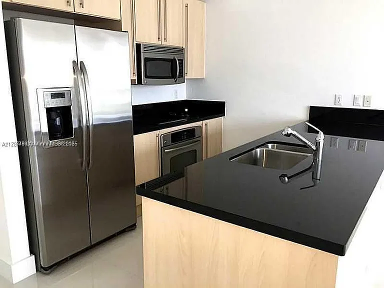 79 SW 12th St #1003 — Photo 11