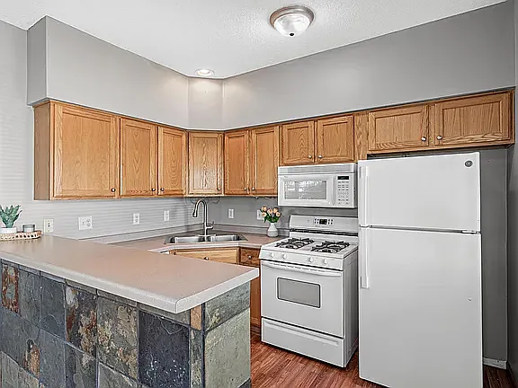 3 bed, 1487 sqft, $1,995 — Photo 4