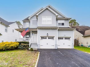 36 Dolphin Cir W, Bayville, NJ 08721