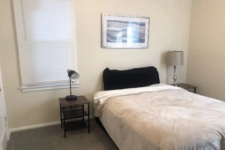 2 bed, 842 sqft, $1,800 — Photo 3