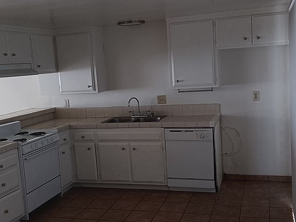 2nd image of 5837 Comstock Ave