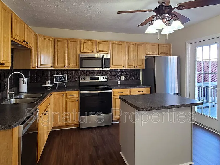 106 Regina Ln — Photo 14