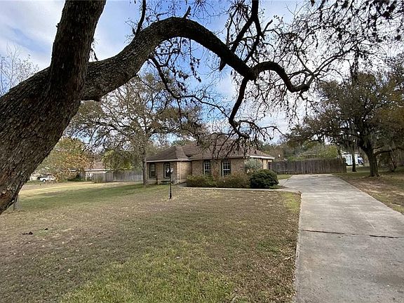 2nd image of 221 Maple Dr