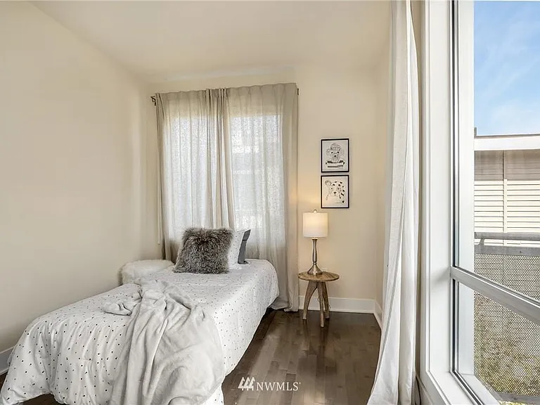 1609 Summit Ave #302 — Photo 16