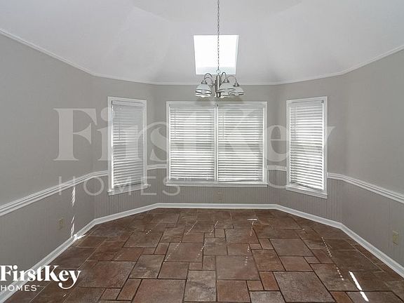 5th image of 629 Royal Crown Dr