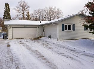 510 Appletree Ln, Moorhead, MN 56560