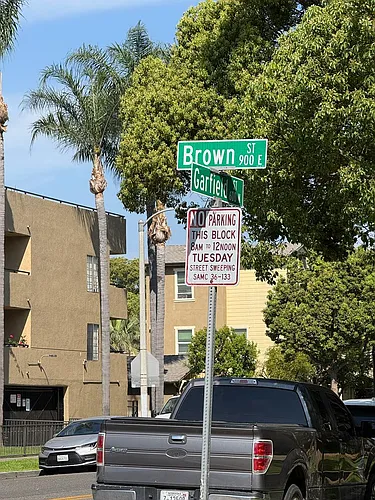 909 Brown St Photo 1