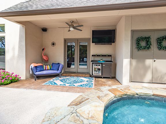 MASTER BEDROOM COVERED PATIO