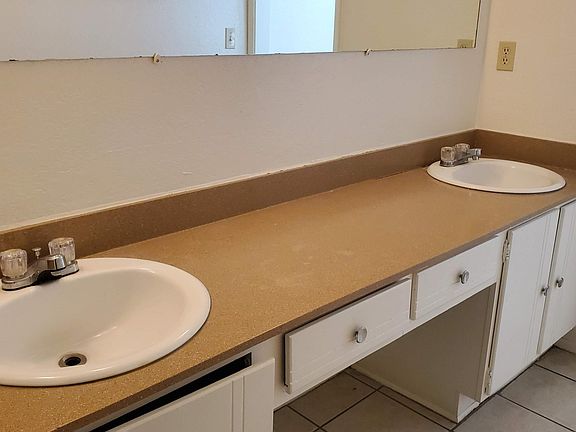 Double sink Bathroom 1