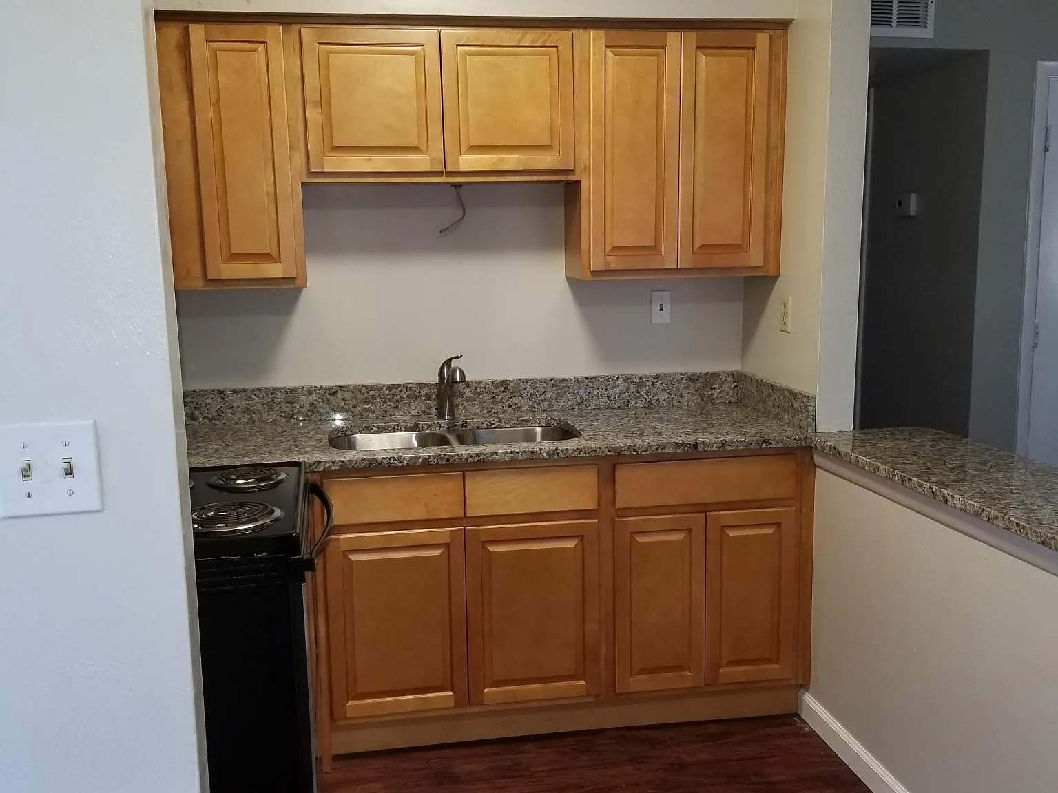 1 bed, 800 sqft, $1,150 — Photo 3