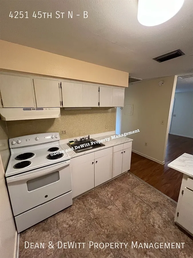 4251 45th St N Unit #B — Photo 4