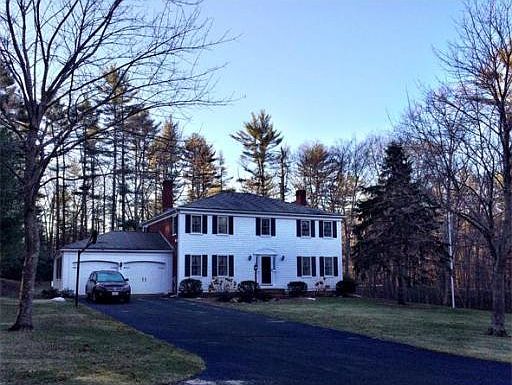 1st image of 2 Carriage House Dr