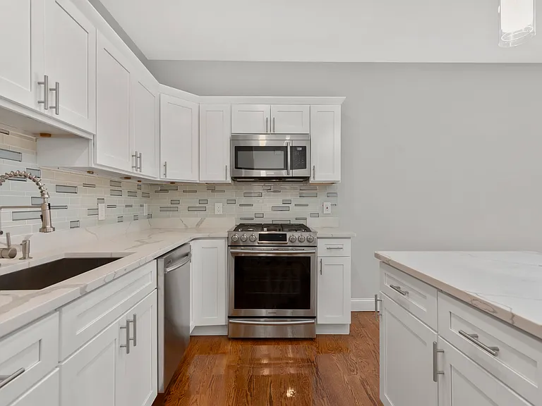 201 Byron St #2 — Photo 11