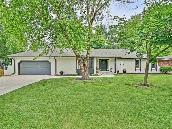 527 E Butler St, Valley Center, KS 67147