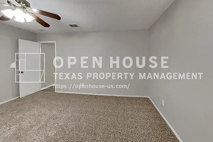 4940 Waterford Dr — Photo 10