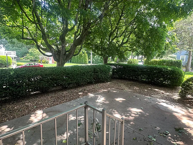 528 E Cherry St — Photo 5