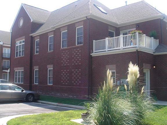 4th image of 103 Herman Melville Ave