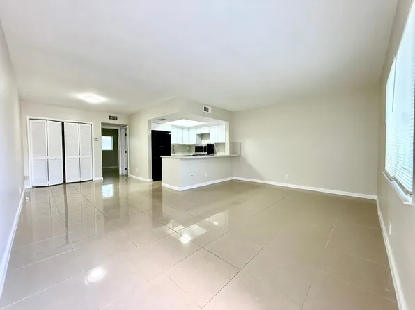 1017 SE 22nd Ave APT 105, Pompano Beach, FL 33062