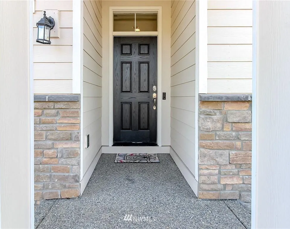 4 bed, 2.5 bath, 2159 sqft, $3,200 — Photo 3