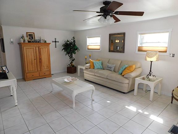 2nd image of 271 W Caribbean