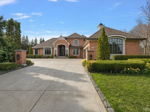 2779 Turtle Lake Dr, Bloomfield Hills, MI 48302