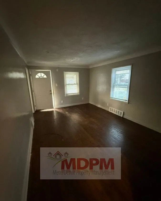 3 bed, 1018 sqft, $1,300 — Photo 2