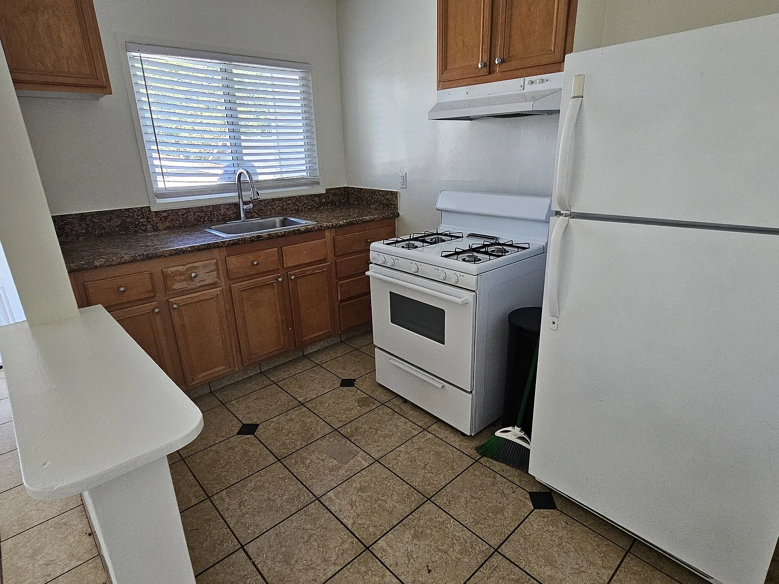1 bed, 700 sqft, $1,750 — Photo 2