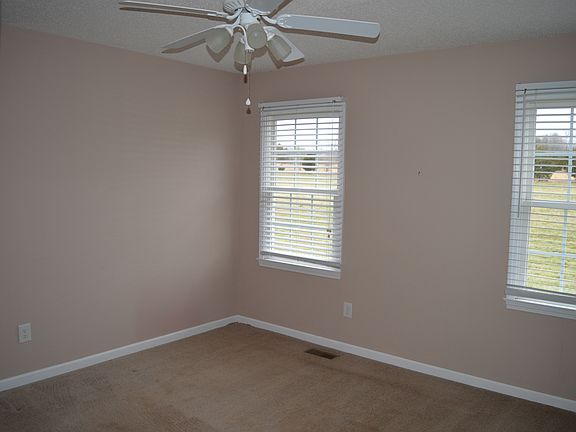 3rd image of 157 Rock Island Dr