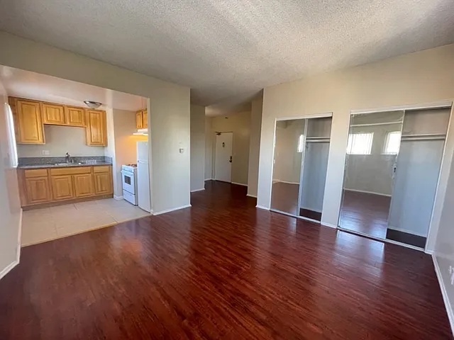 2600 W 8th Street — Photo 18
