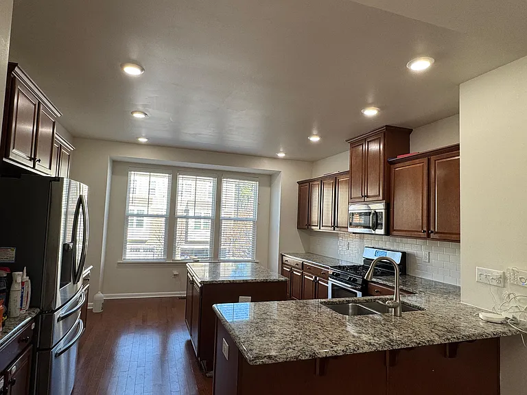 723 Edgewater Ridge Ct — Photo 3