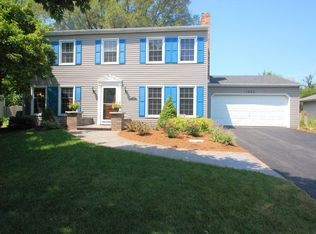 1865 Golf Dr, Naperville, IL 60565