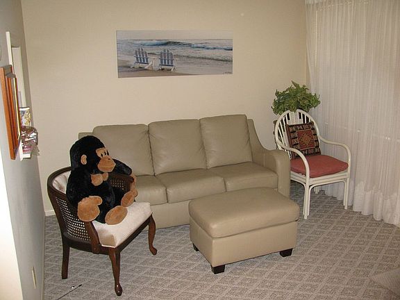 4th image of 19 Pine Arbor Ln #104