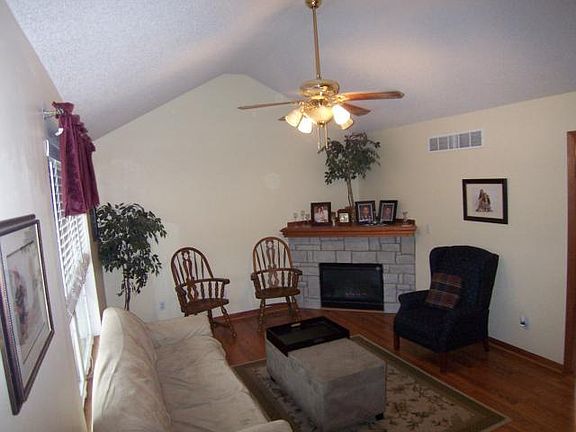 3rd image of 1222 Lone Star Ct