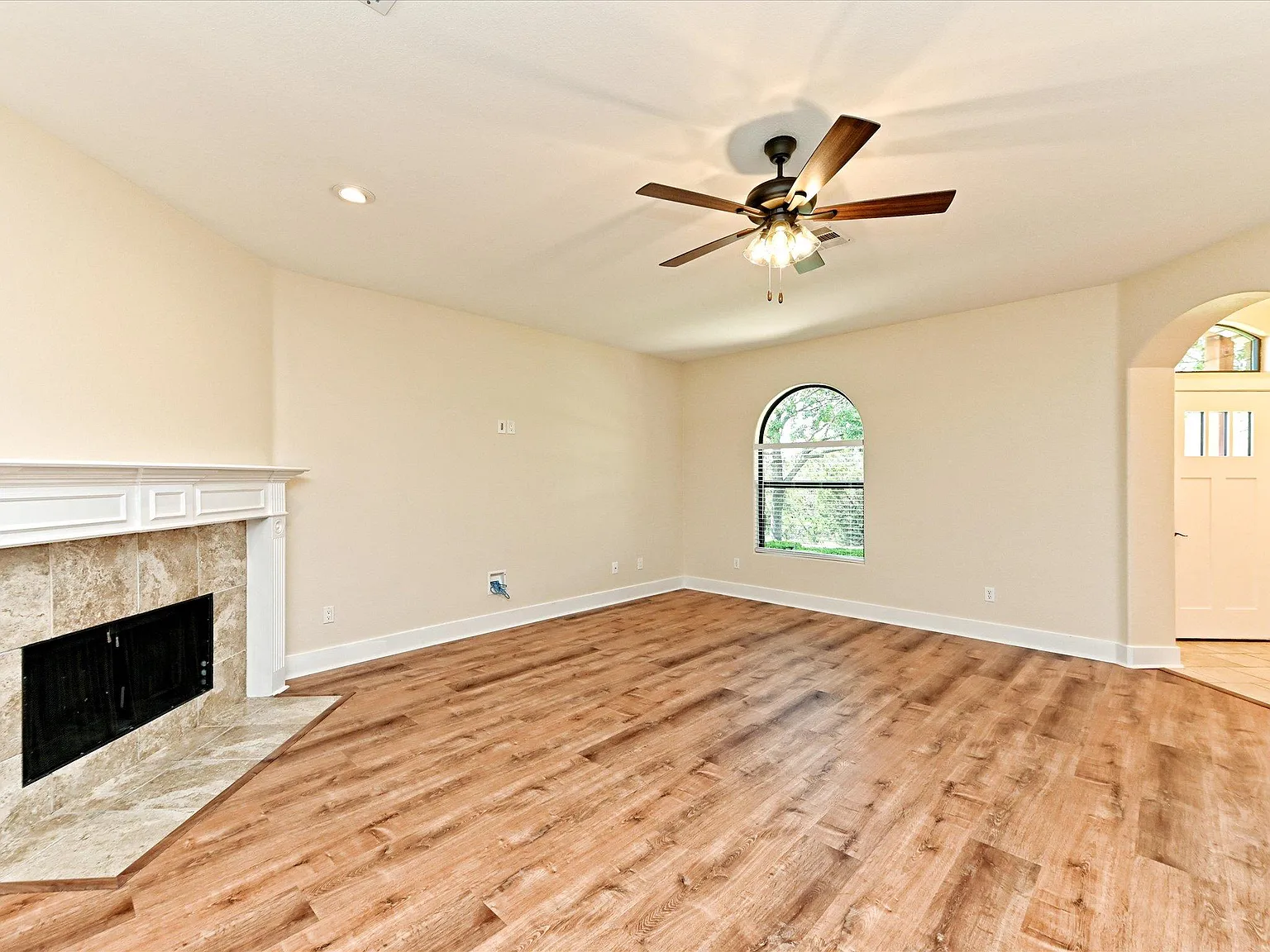 3 bed, 2.0 bath, 1786 sqft, $3,000 — Photo 4