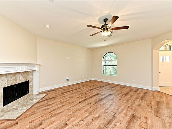 4th image of 15208 Bowling Ln
