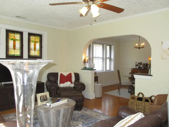 1081 Terrace Dr, Richmond Heights, MO 63117