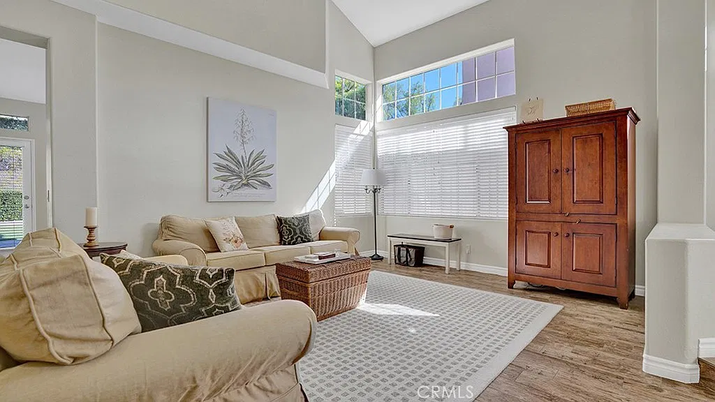 4 bed, 2158 sqft, $5,900 — Photo 3