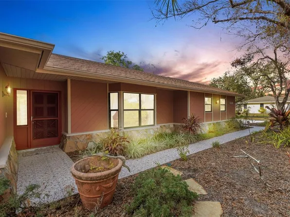 2218 Shadow Oaks Rd, Sarasota, FL 34240