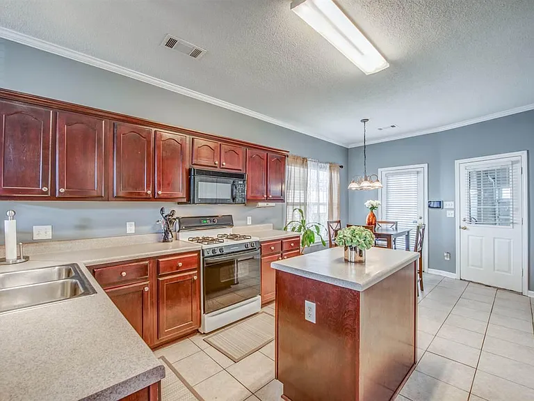 6851 Seaside Dr — Photo 6
