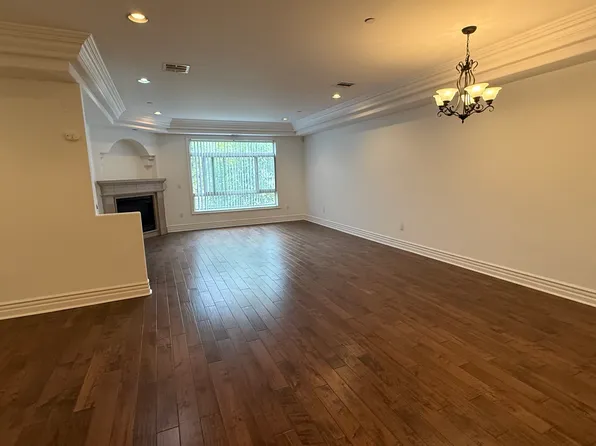 10640 Woodbridge St #Penthouse 2, Studio City, CA 91602