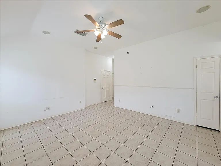 16006 Hiram Clarke Rd — Photo 8