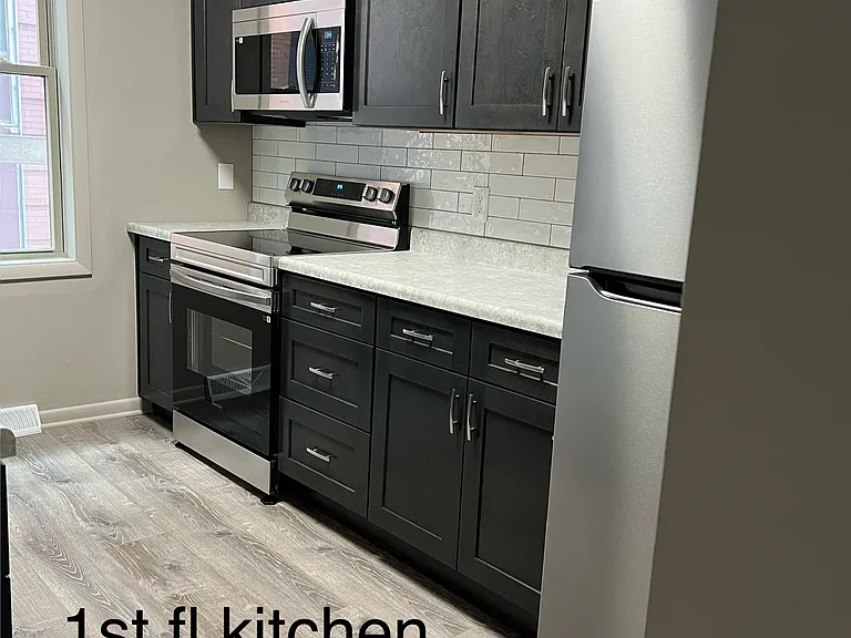 117 W New Castle St — Photo 4